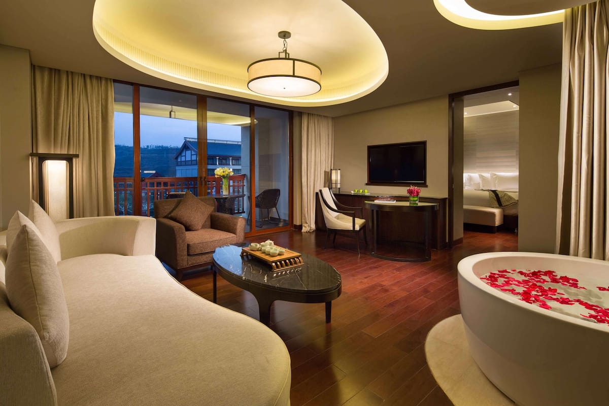 Phòng Suite Royal | 1 phòng ngủ, két bảo mật tại phòng, bàn, màn/rèm cản sáng