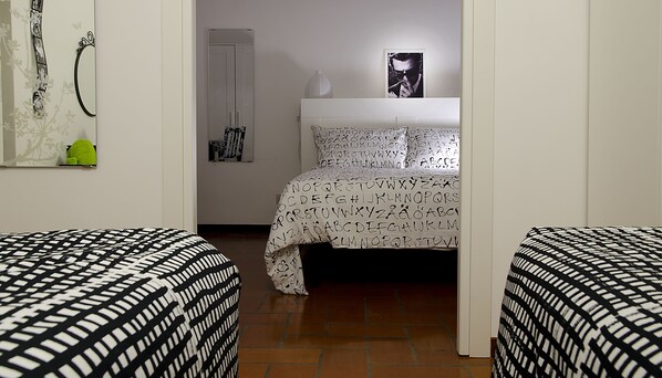 Double or Twin Room (Shared Bathroom) | Frette Italian sheets, premium bedding, down comforters, soundproofing - Lost in Trastevere (Rome)