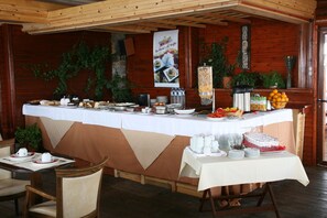 Free daily buffet breakfast