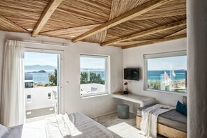 华丽三人房 | 起居区 | 平板电视