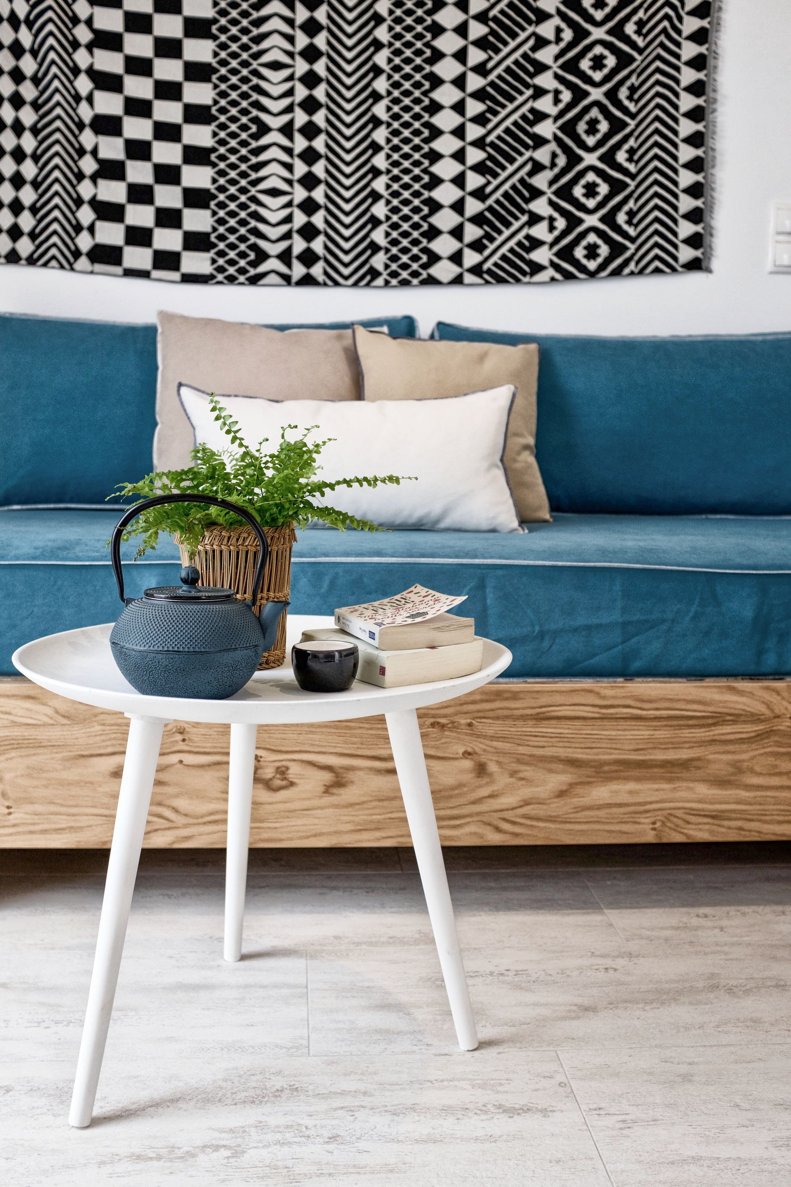 triple room | living room | flat-screen tv