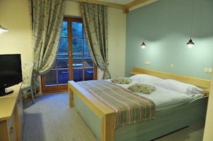 Ropa de cama de alta calidad y minibar 