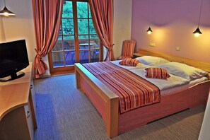 Premium bedding, minibar, in-room safe, desk