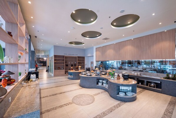 Breakfast, lunch, dinner served; international cuisine - Asaya Hotel Kota Kinabalu - Refurbished 2024 (Kota Kinabalu)