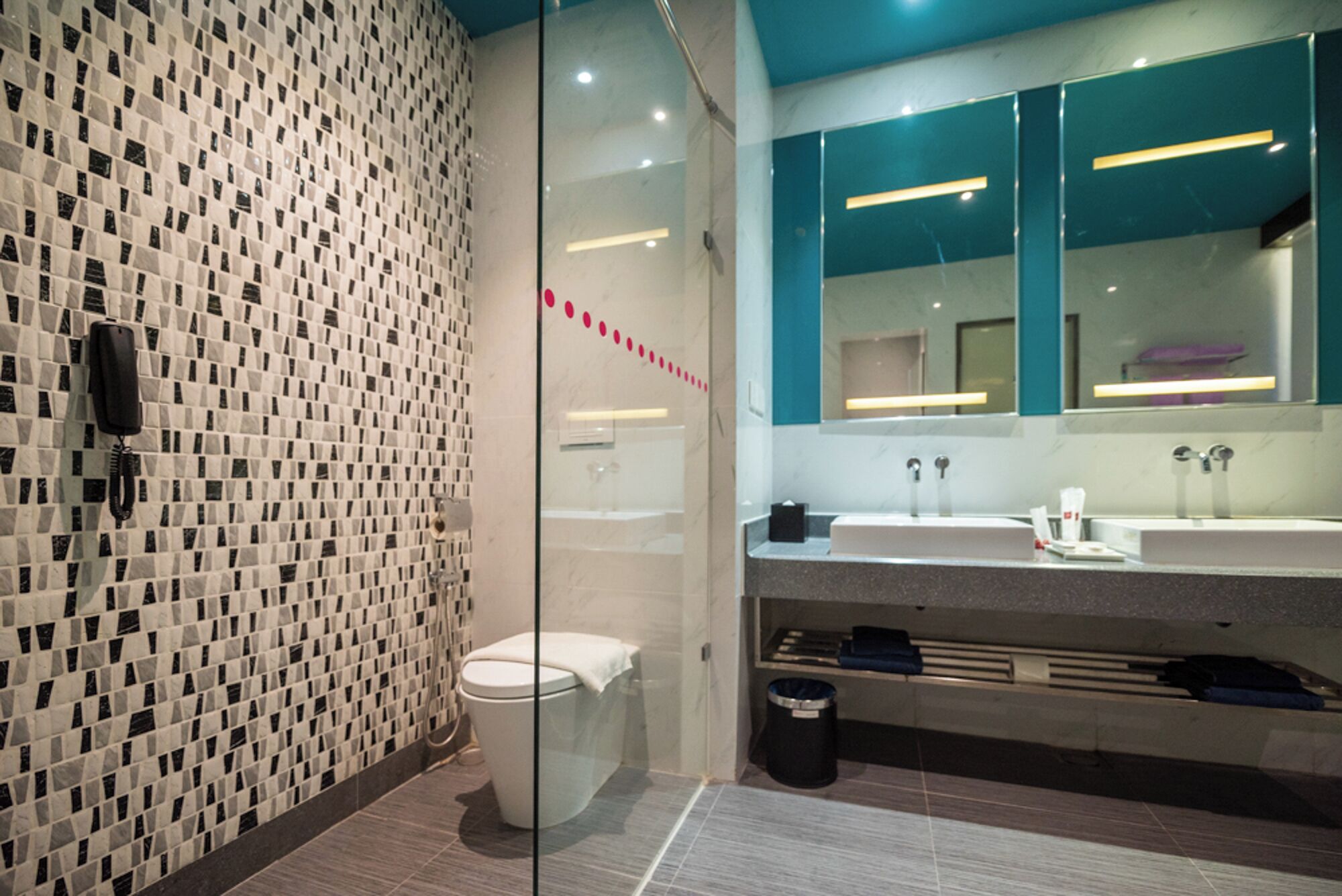 suite queen room | bathroom | rainfall showerhead, free toiletries, hair dryer, slippers