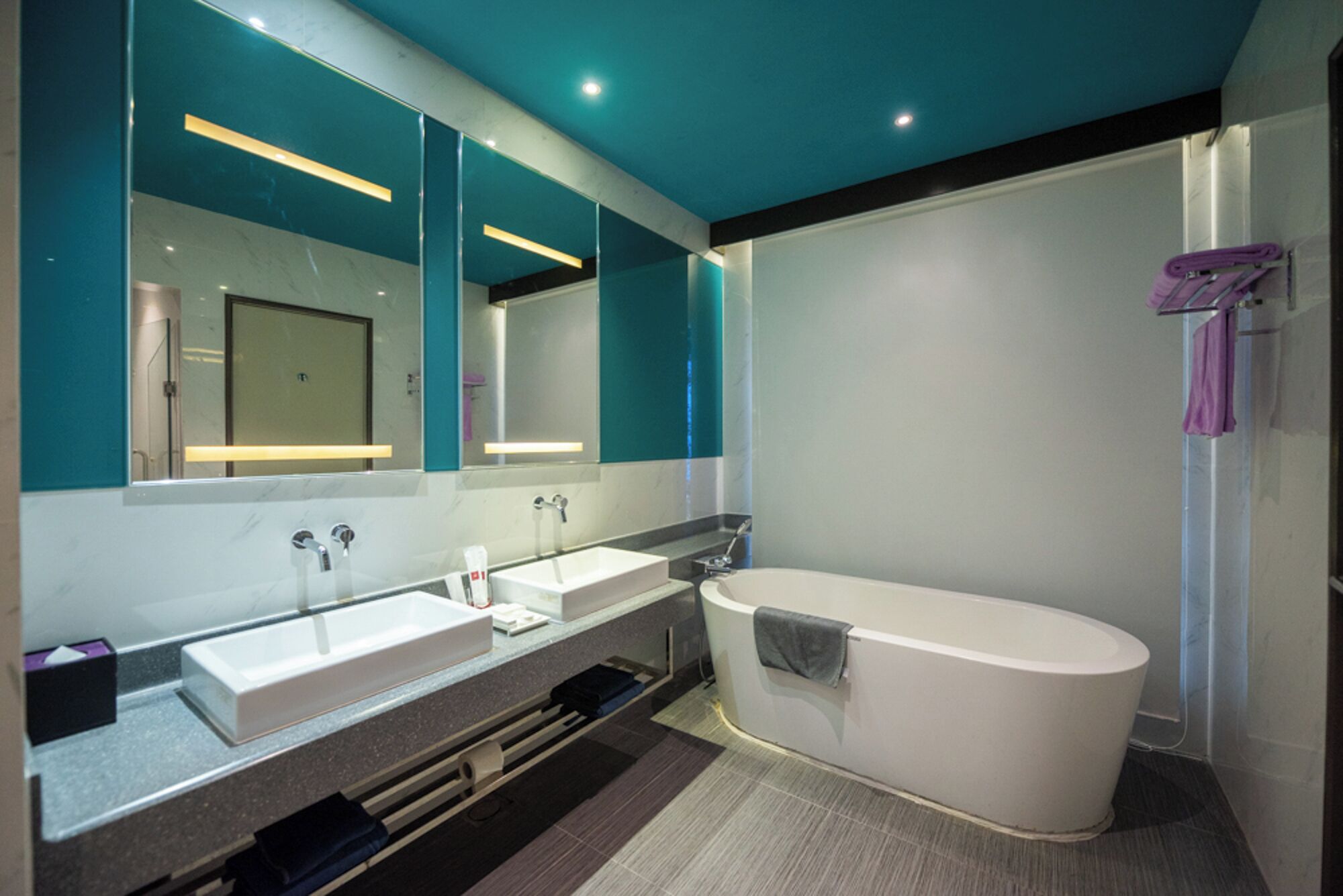 suite queen room | bathroom | rainfall showerhead, free toiletries, hair dryer, slippers