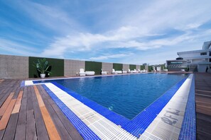 Outdoor pool - Asaya Hotel Kota Kinabalu - Refurbished 2024 (Kota Kinabalu)
