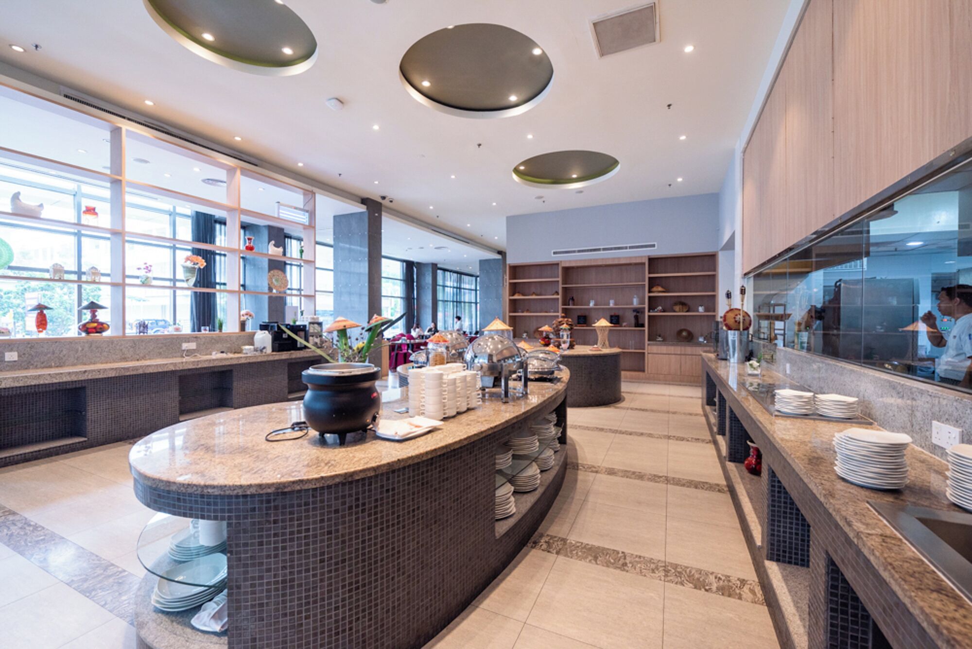 breakfast, lunch, dinner served; international cuisine