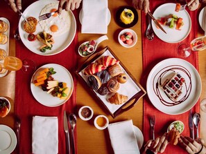 Daily full breakfast for a fee - Novotel New Delhi Aerocity Hotel (New Delhi)