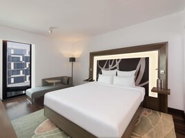 Junior Suite with 1 KING Bed