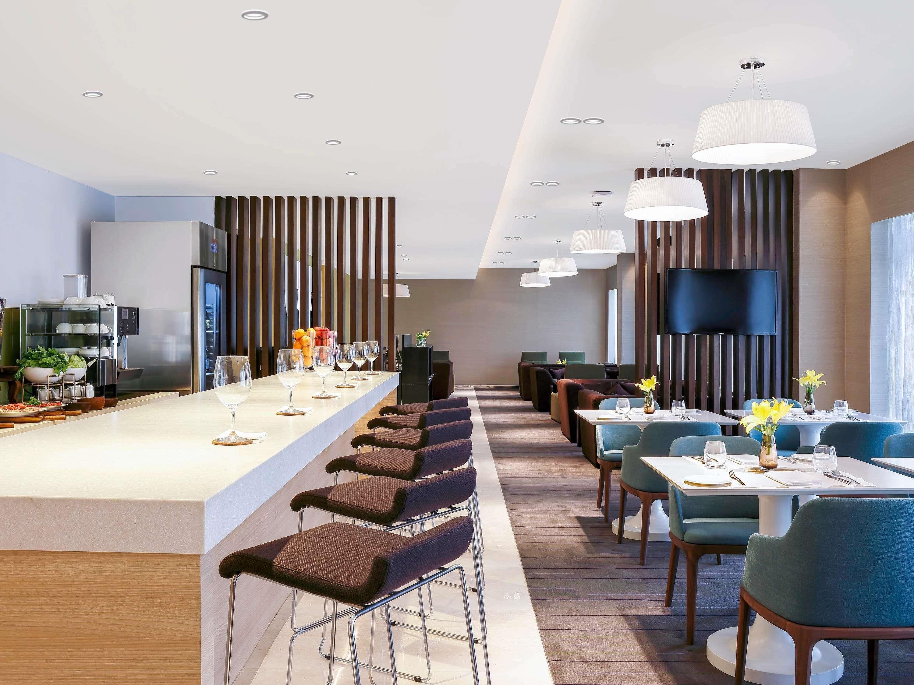 Minibar, in-room safe, desk, laptop workspace