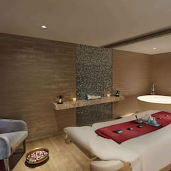 Couples treatment rooms, body treatments, aromatherapy