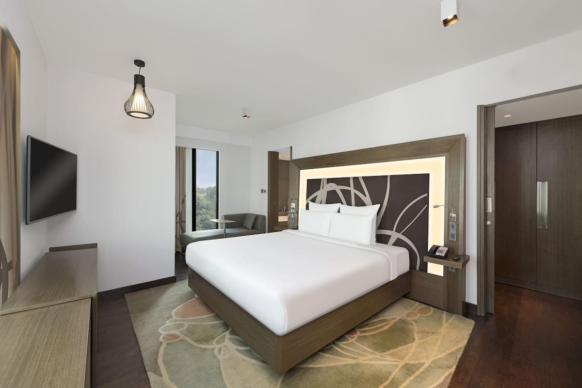 superior suite - 2 way airport transfers, lounge access.15% discount on f&b and laundry | 1 bedroom, minibar, in-room safe, desk