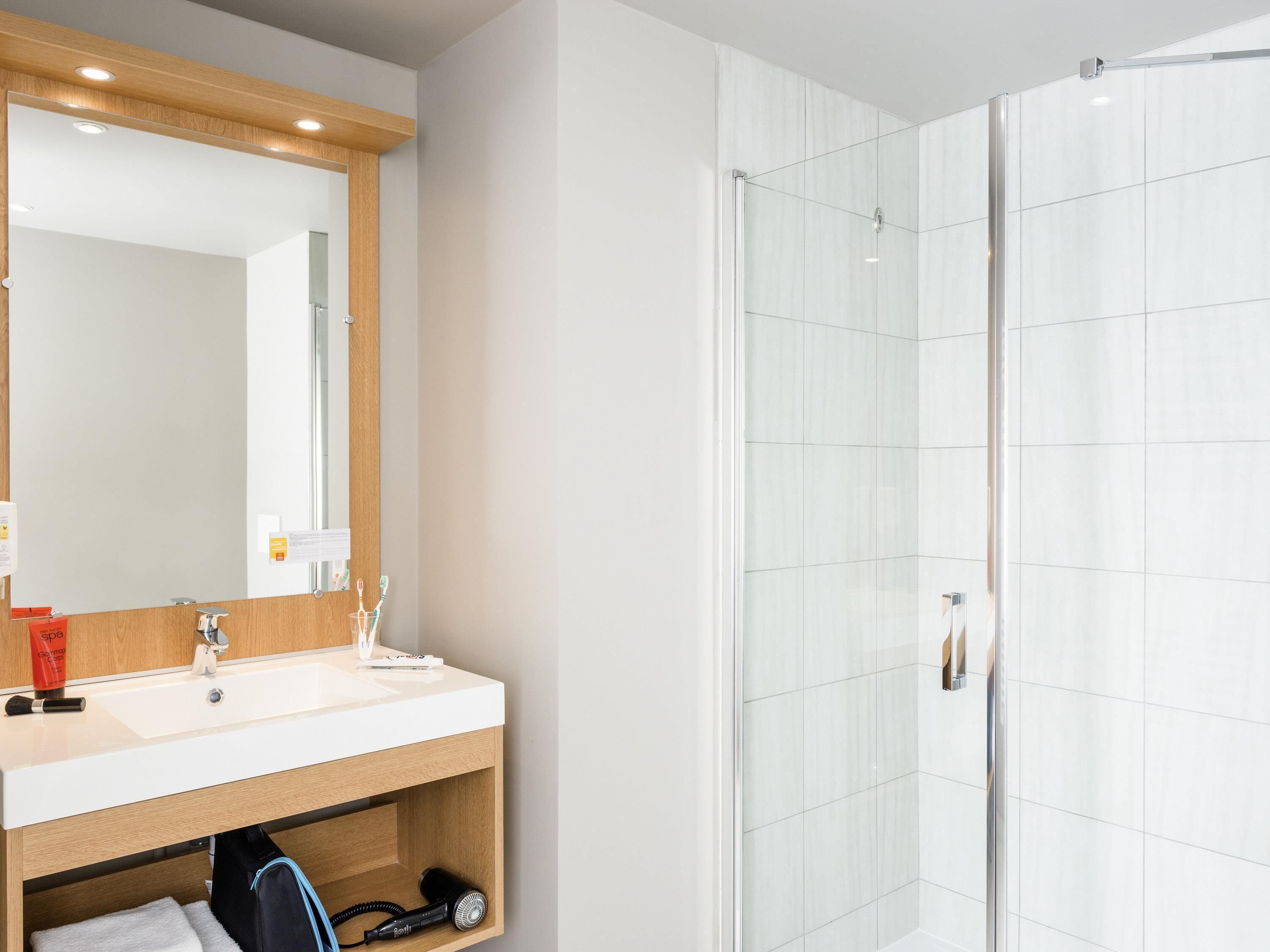 Douche, douche hydromassante, articles de toilette écologiques