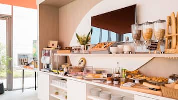 Tägliches Frühstücksbuffet gegen Gebühr