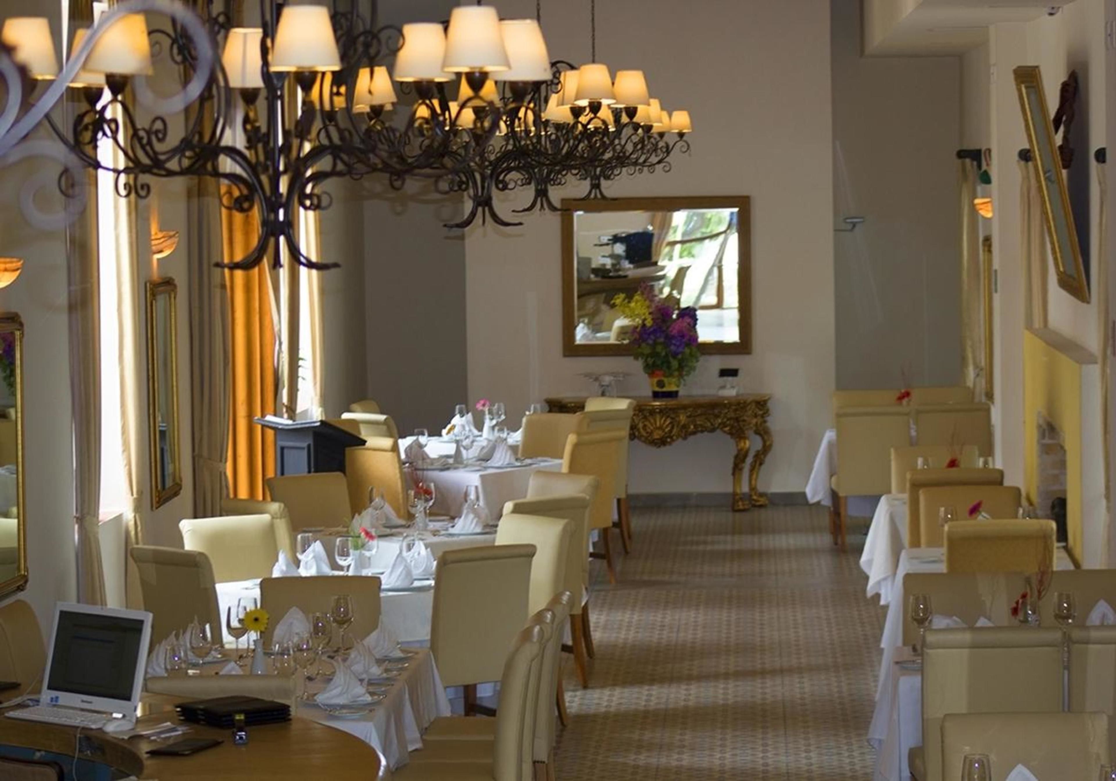 breakfast, lunch, dinner served; international cuisine