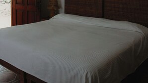 Cabaña superior | Escritorio, cortinas opacas, tabla de planchar con plancha
