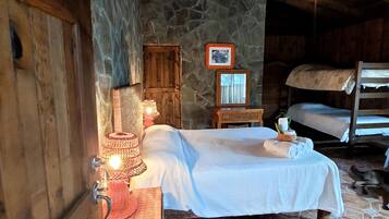 Cabaña estándar, vista al jardín (XXXX) | Decoración personalizada, muebles diferentes y escritorio