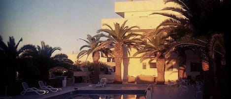 Outdoor pool, pool umbrellas, sun loungers