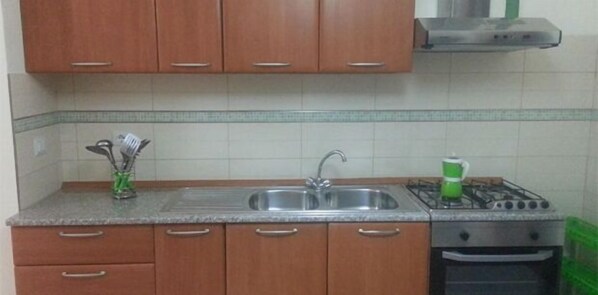 Full-size fridge, oven, stovetop, cookware/dishes/utensils - Residence BlueBay Resort (Taranto)