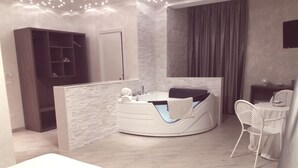 Premium bedding, blackout curtains, iron/ironing board (on request) - Residence BlueBay Resort (Taranto)