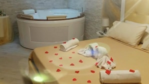 Premium bedding, blackout curtains, iron/ironing board (on request) - Residence BlueBay Resort (Taranto)