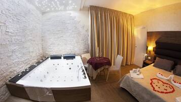 Panoramic-Suite, 1 Queen-Bett, Nichtraucher, Meerblick (Lovely) | Hochwertige Bettwaren, Verdunkelungsvorhänge, Bügeleisen/Bügelbrett