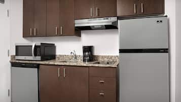 Full-size fridge, microwave, stovetop, dishwasher