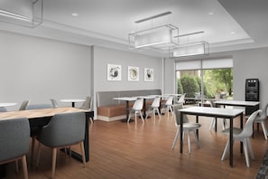 Café da manhã com buffet grátis todos os dias