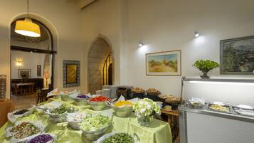 Petit déjeuner buffet servi tous les jours en supplément