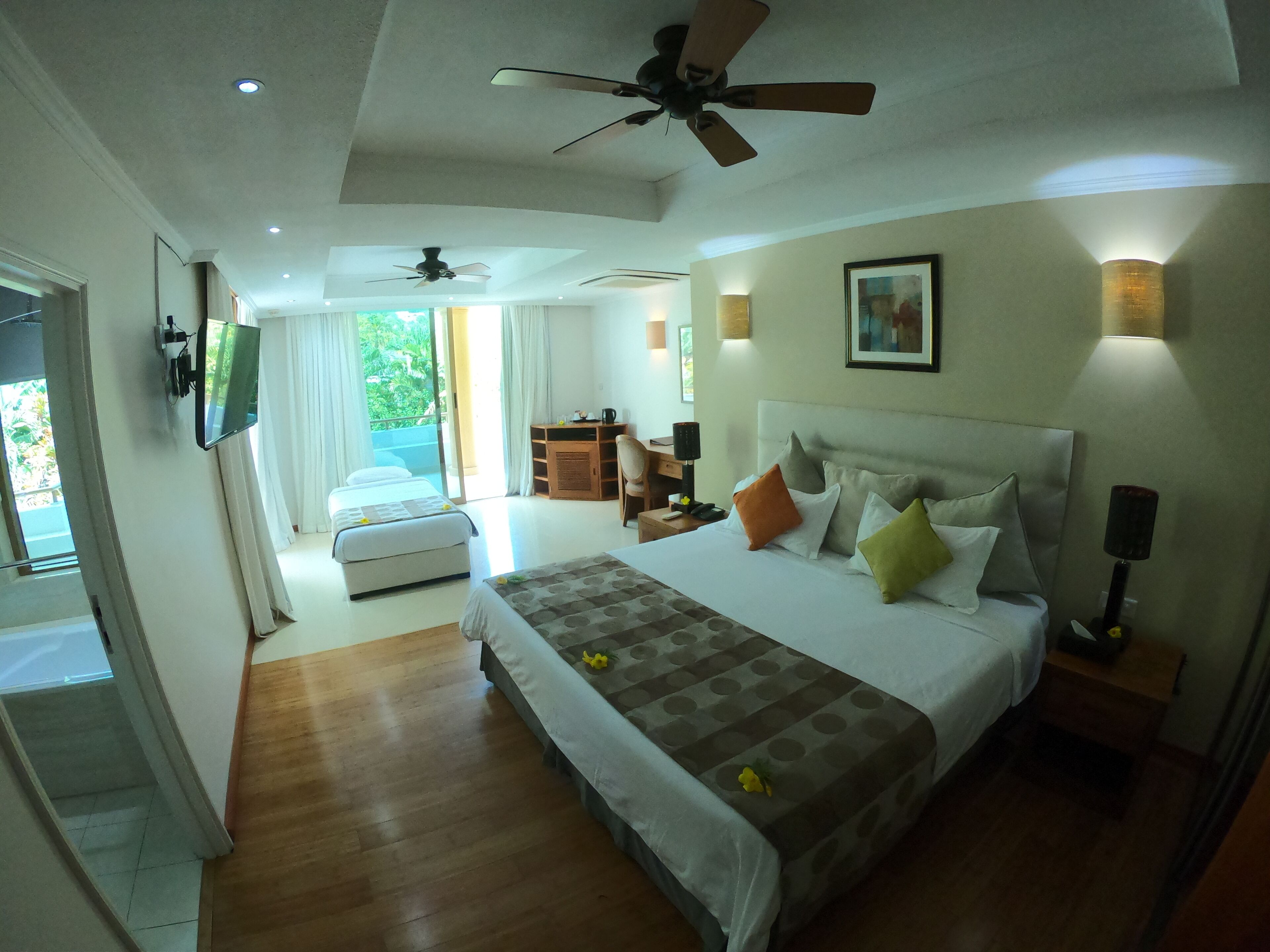 1 bedroom, minibar, in-room safe, blackout curtains