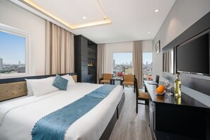 Premium bedding, down duvets, pillow-top beds, minibar - Chill Place Hotel (Da Nang)