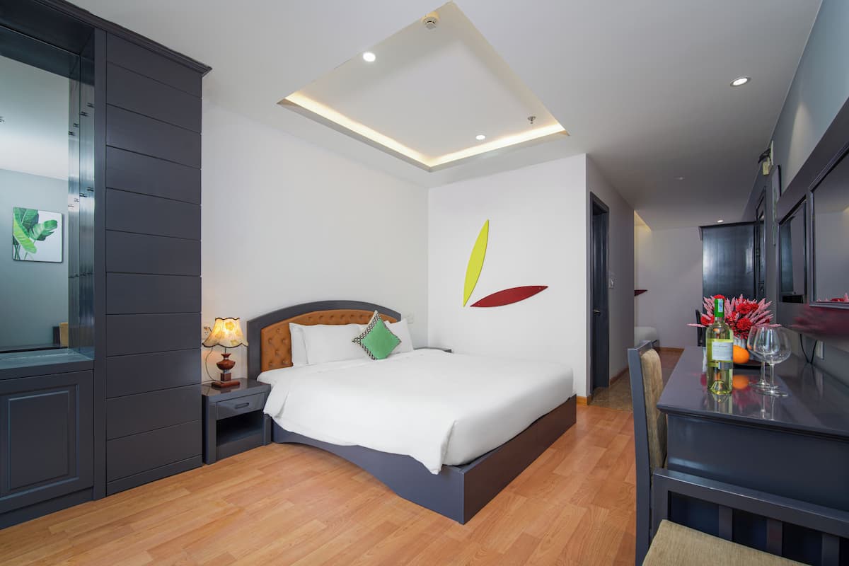 Family Room | Premium bedding, down comforters, pillowtop beds, minibar