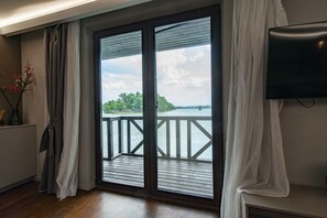 Family Apartment, 2 Bedrooms | Living area | LED TV - Bartolomeo Best River Resort (Dnipro)