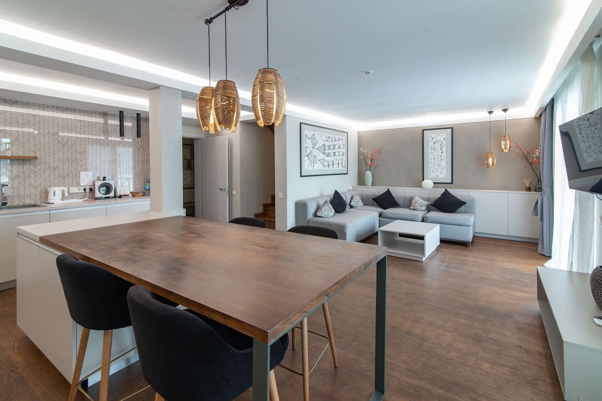 Apartamento familiar, 2 habitaciones | Ropa de cama de alta calidad, minibar, caja fuerte y escritorio