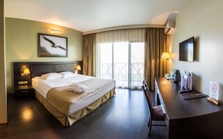 Premium bedding, minibar, in-room safe, desk
