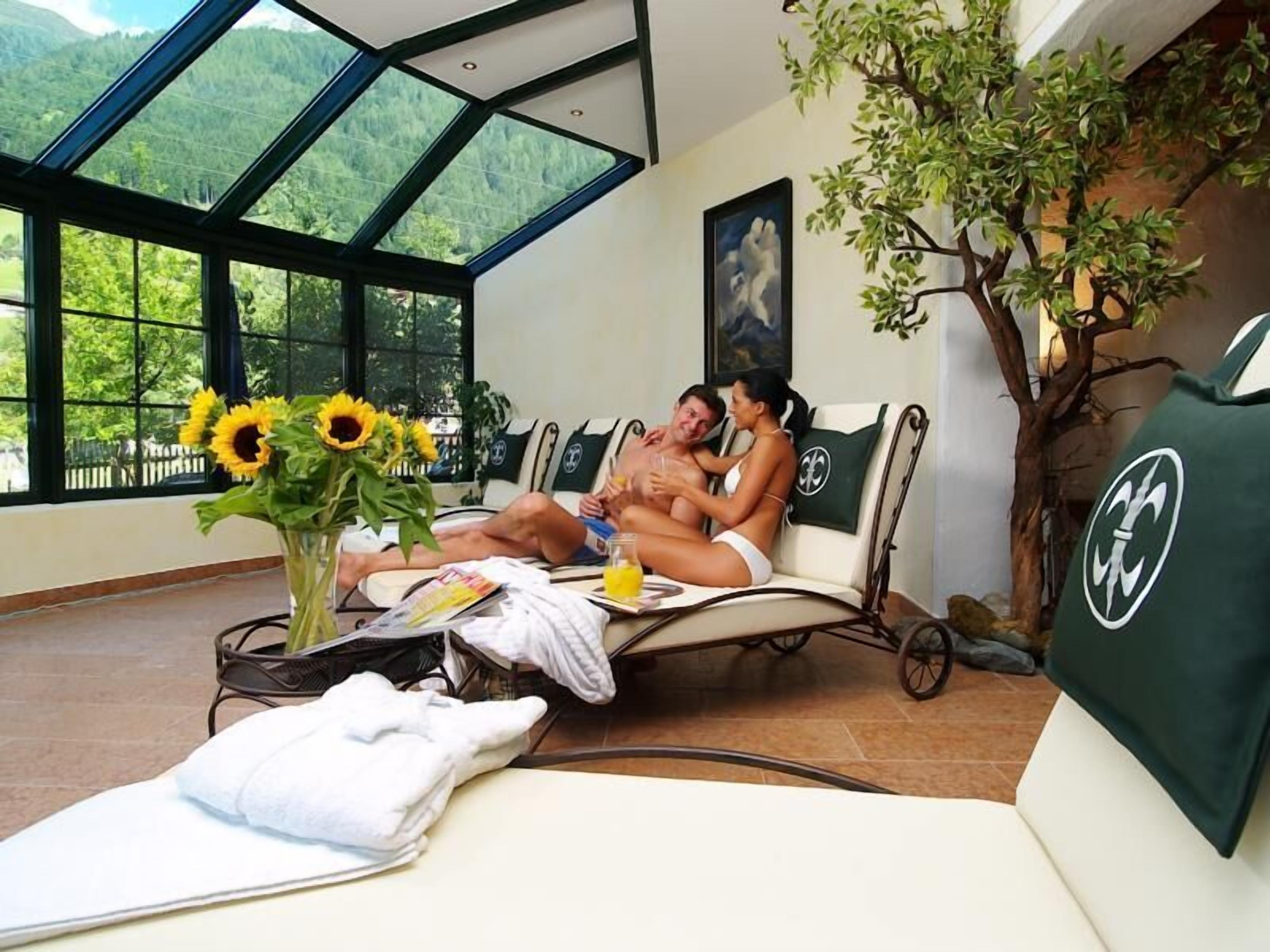 sauna, steam room, hydrotherapy