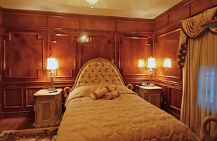 Værelse (Swan Song) | Premium-sengetøj, dundyner, pengeskab på værelset, individuelt design