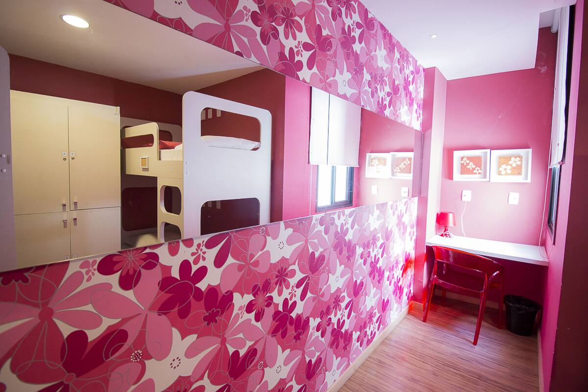 Shared Dormitory, Women only (4 camas) | Premium bedding, blackout curtains, iron/ironing board, free WiFi