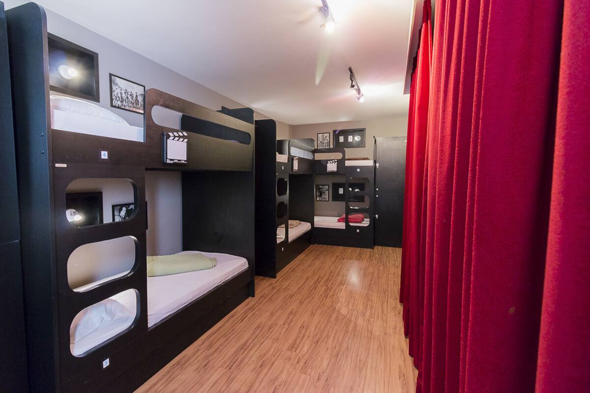 Shared Dormitory, Women only (6 camas) | Premium bedding, blackout curtains, iron/ironing board, free WiFi