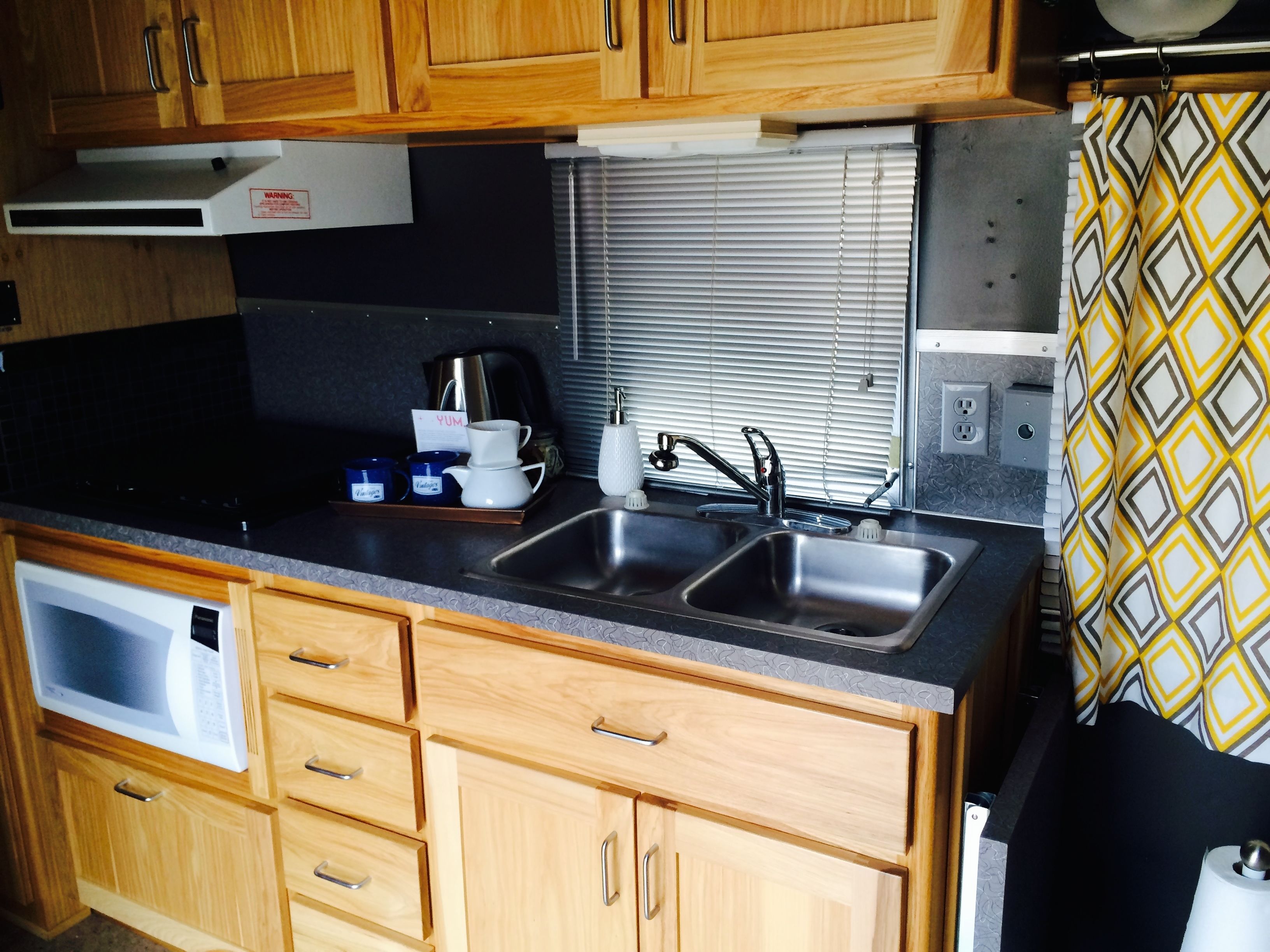 1965 avion | private kitchen | fridge, microwave, coffee/tea maker, cookware/dishes/utensils