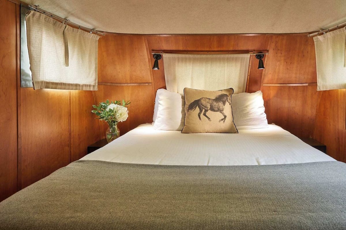 1947 Spartan Manor Travel Trailer | 高档床上用品、免费 WiFi