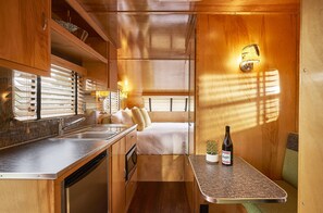 客房 | 私人小型廚房 | 電冰箱、微波爐、咖啡機/沖茶器、鍋具/餐盤/廚房用品