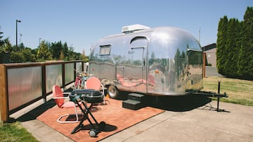 1959 Airstream Globester | Premium bedding, free WiFi