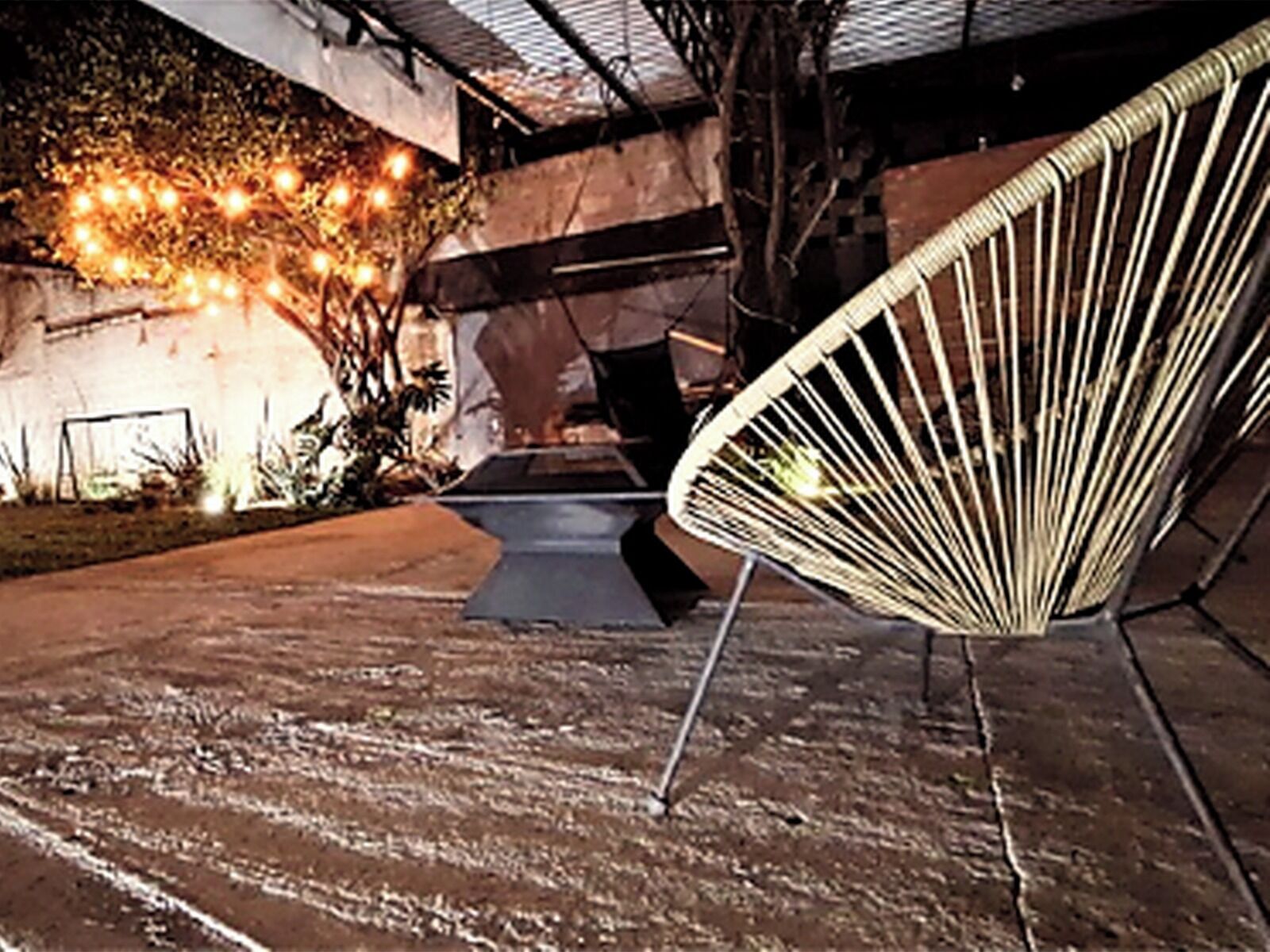 Televisión de pantalla plana de 32 pulgadas con canales por cable