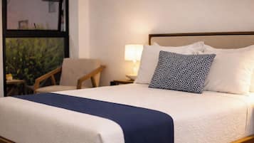 Ropa de cama de alta calidad, escritorio y cortinas blackout