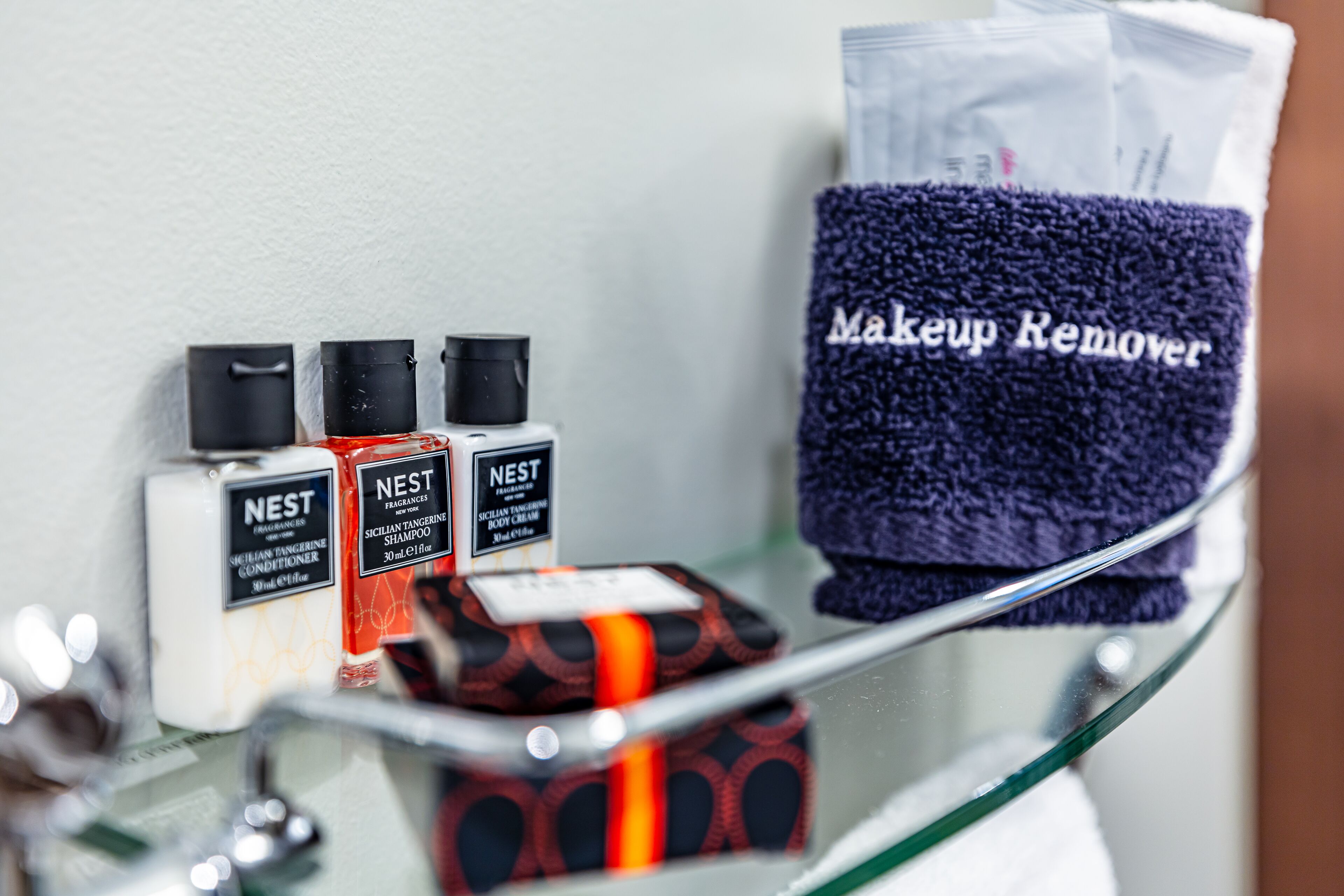 combined shower/bathtub, free toiletries, hair dryer, towels