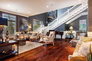 Sala de estar en el lobby