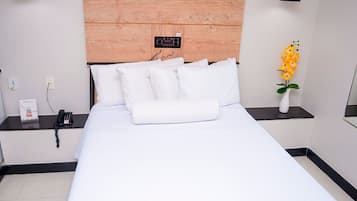 Minibar, free WiFi, bed sheets