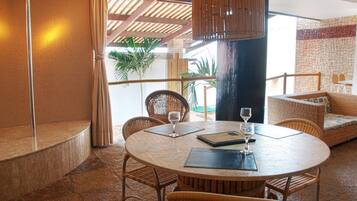 Chalet, 1 chambre, piscine privée | Minibar, bureau